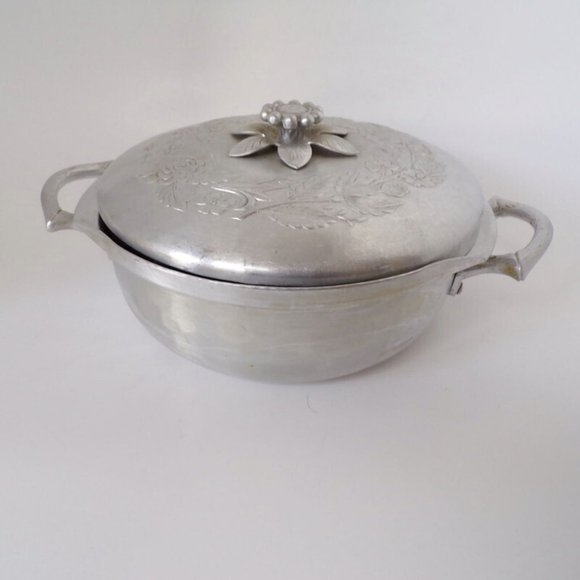 Vintage Everlast Forged Aluminum Pot with Lid Two Quart  2877 - Picture 1 of 9